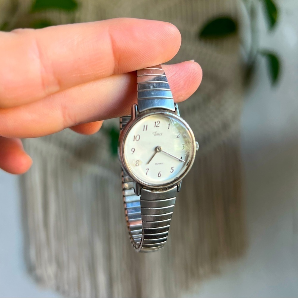 Vintage Timex Quartz Ladies Watch | Silver Stretch Band | 6” Water Resistant
